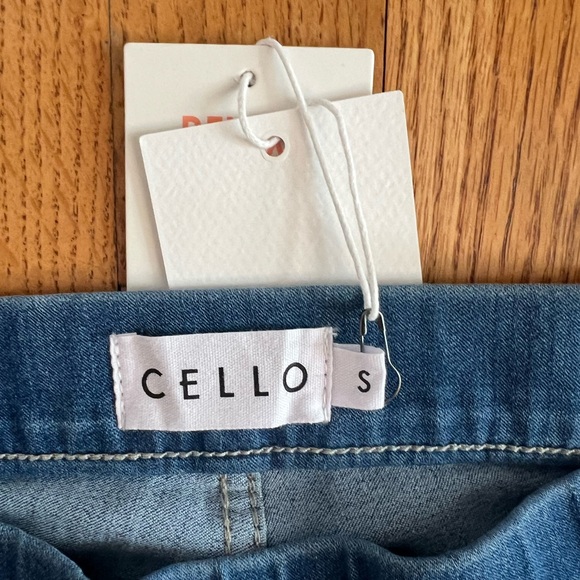 Cello Women’s Mid Rise Pull On Flare Denim Jeans Size S Stretch Comfort - Picture 2 of 4